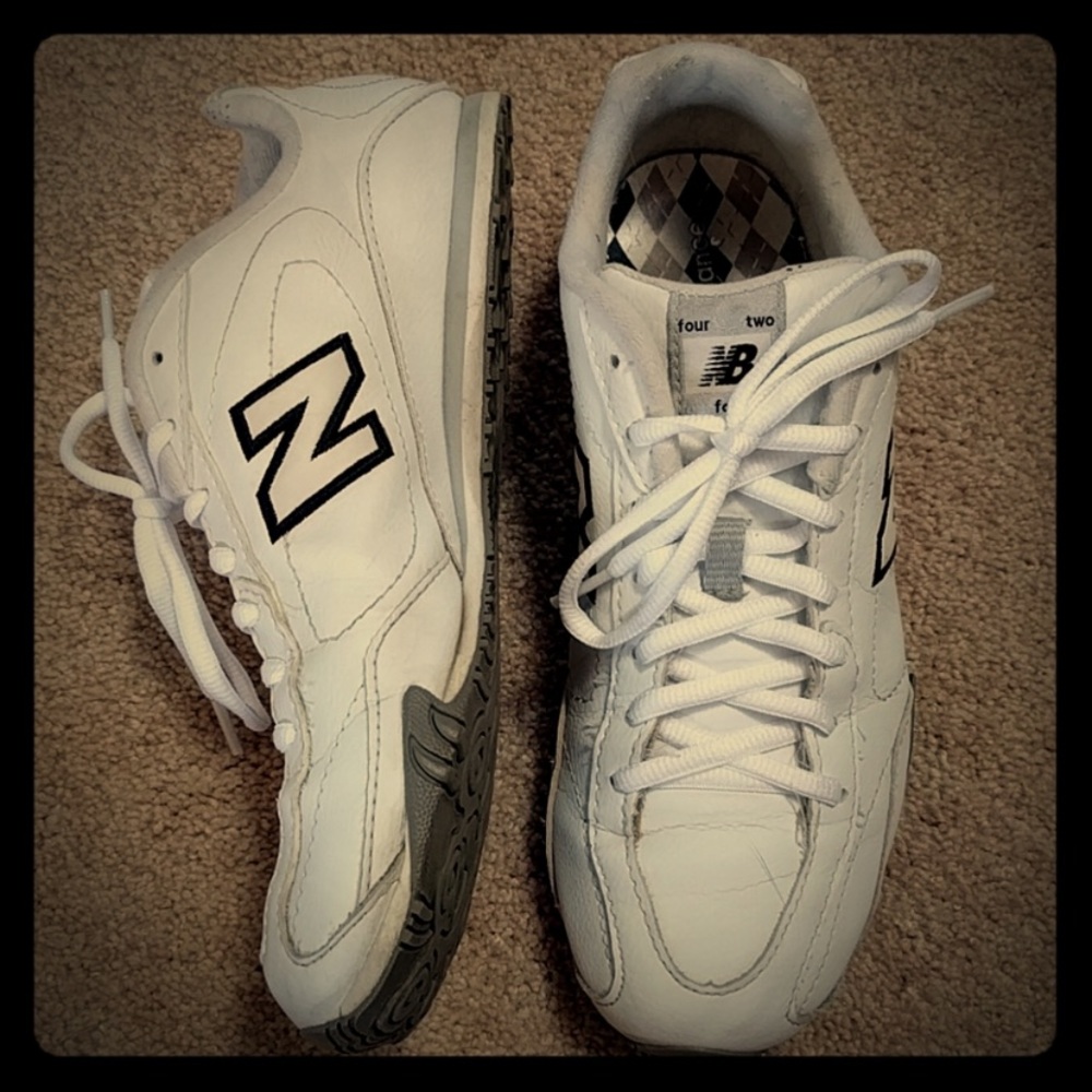 New Balance 442 shoes